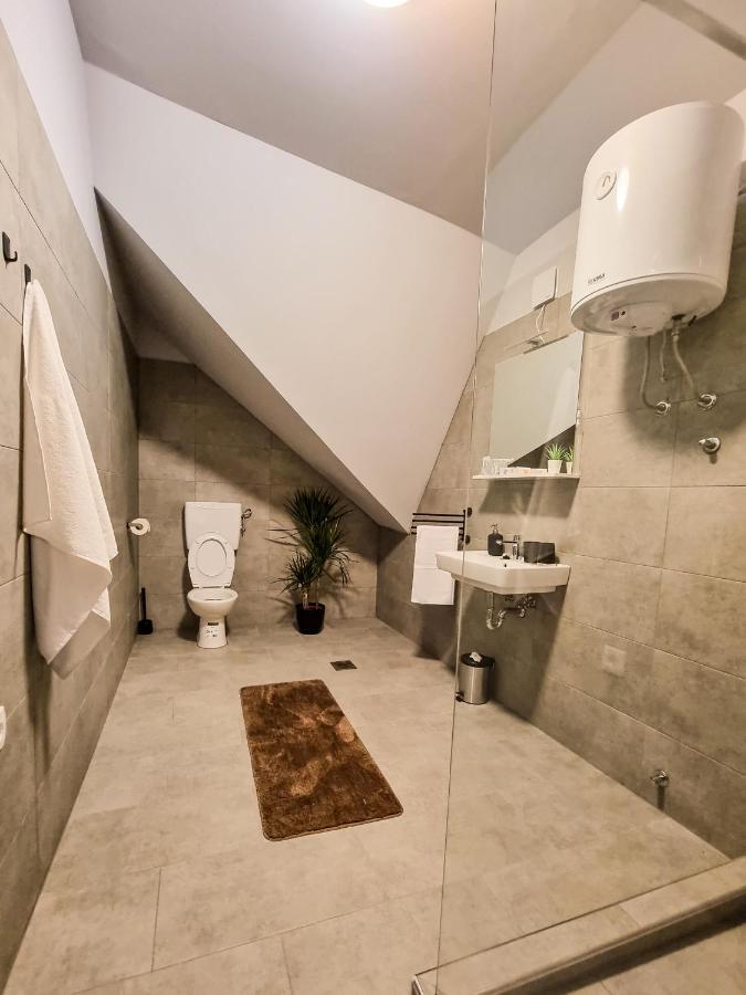 Xxl Rooms Osijek Ngoại thất bức ảnh