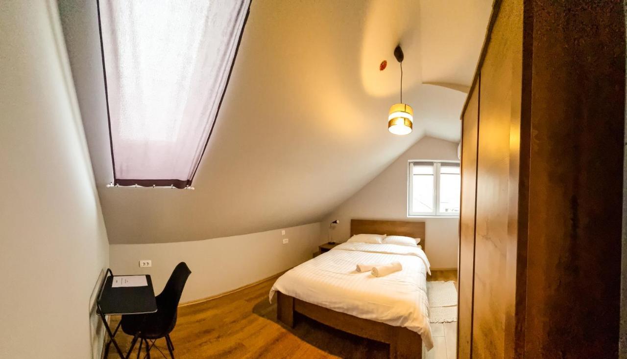 Xxl Rooms Osijek Ngoại thất bức ảnh