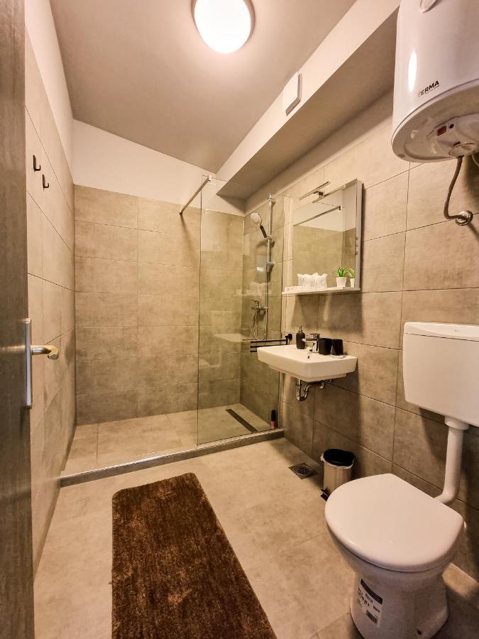 Xxl Rooms Osijek Ngoại thất bức ảnh