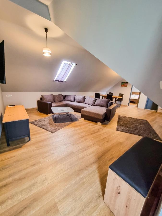 Xxl Rooms Osijek Ngoại thất bức ảnh
