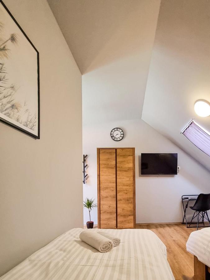 Xxl Rooms Osijek Ngoại thất bức ảnh