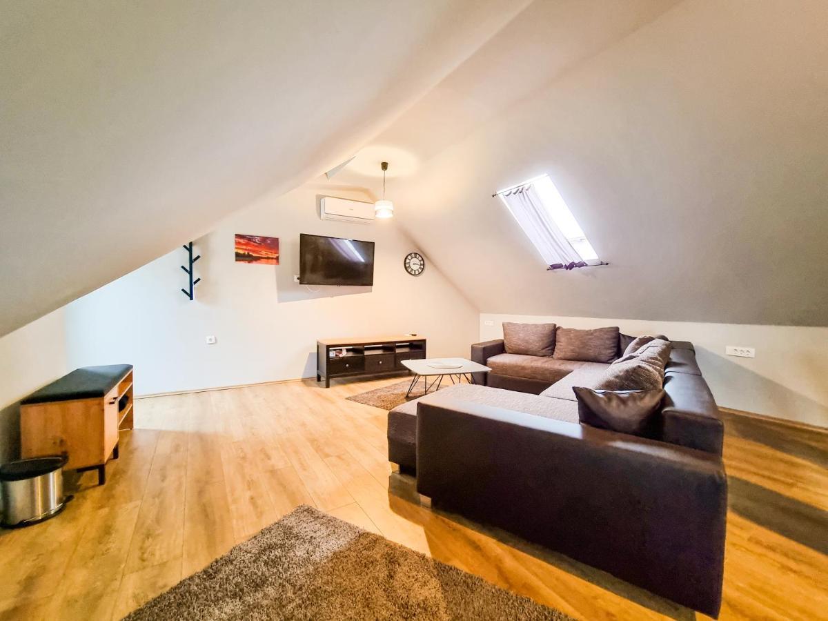 Xxl Rooms Osijek Ngoại thất bức ảnh