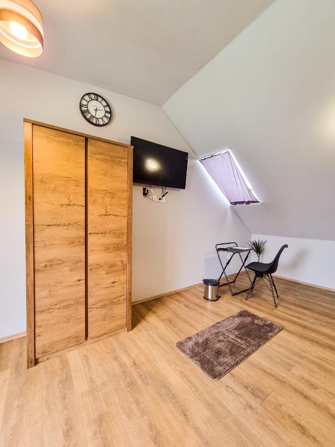 Xxl Rooms Osijek Ngoại thất bức ảnh