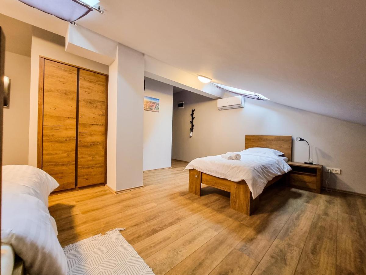 Xxl Rooms Osijek Ngoại thất bức ảnh