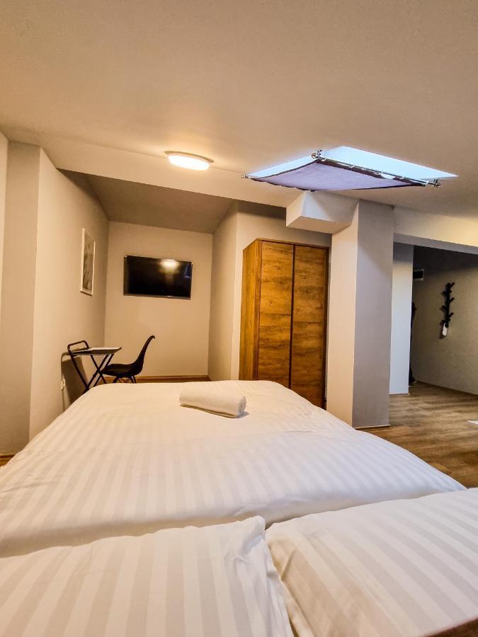 Xxl Rooms Osijek Ngoại thất bức ảnh