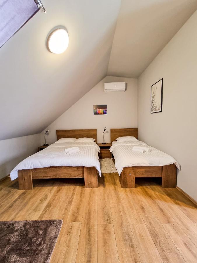 Xxl Rooms Osijek Ngoại thất bức ảnh