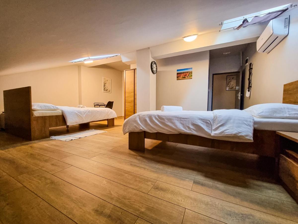 Xxl Rooms Osijek Ngoại thất bức ảnh
