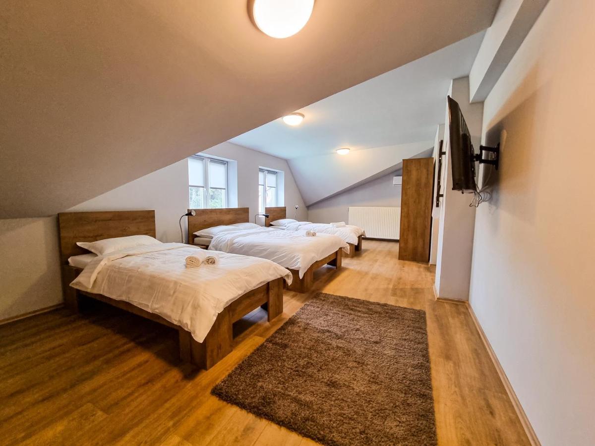 Xxl Rooms Osijek Ngoại thất bức ảnh