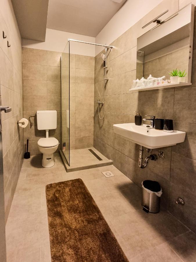 Xxl Rooms Osijek Ngoại thất bức ảnh