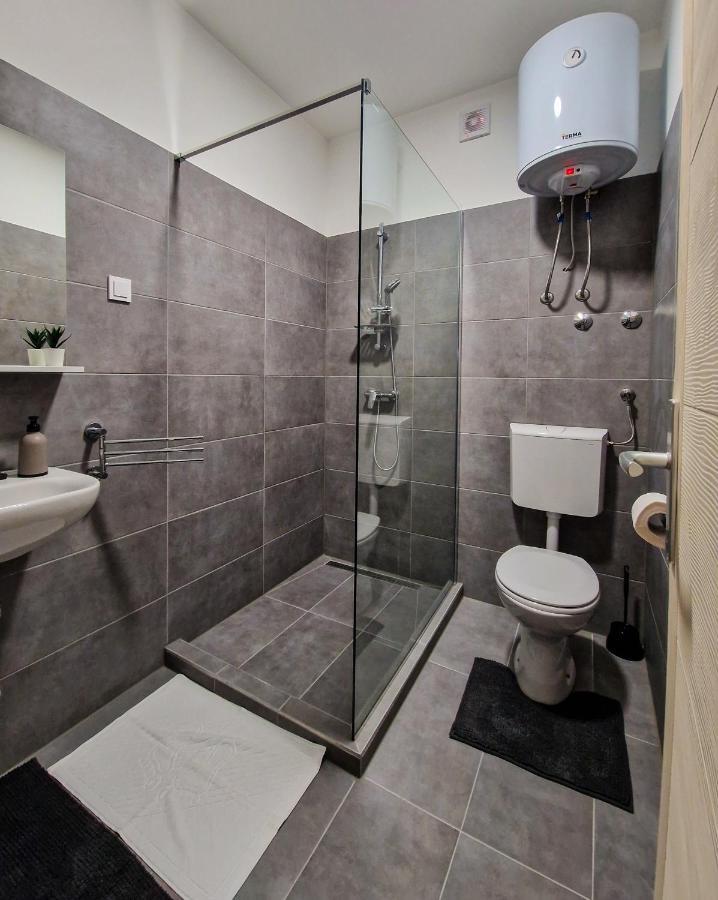 Xxl Rooms Osijek Ngoại thất bức ảnh
