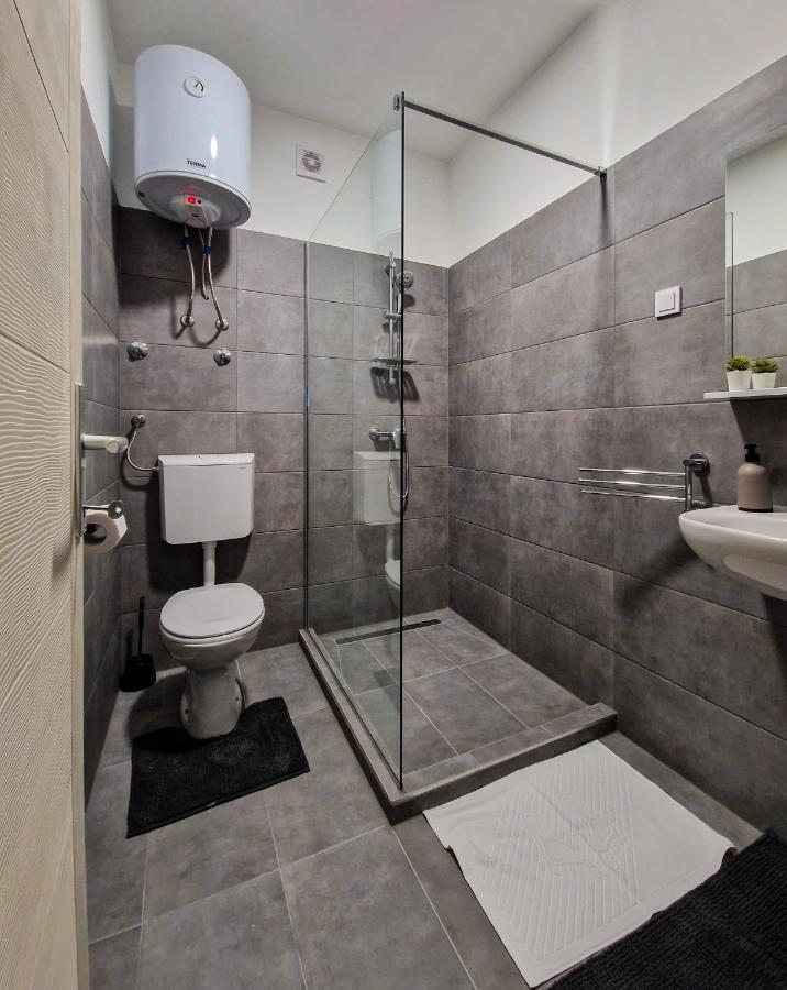 Xxl Rooms Osijek Ngoại thất bức ảnh