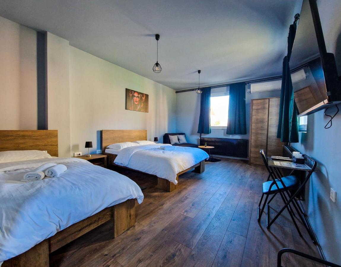Xxl Rooms Osijek Ngoại thất bức ảnh