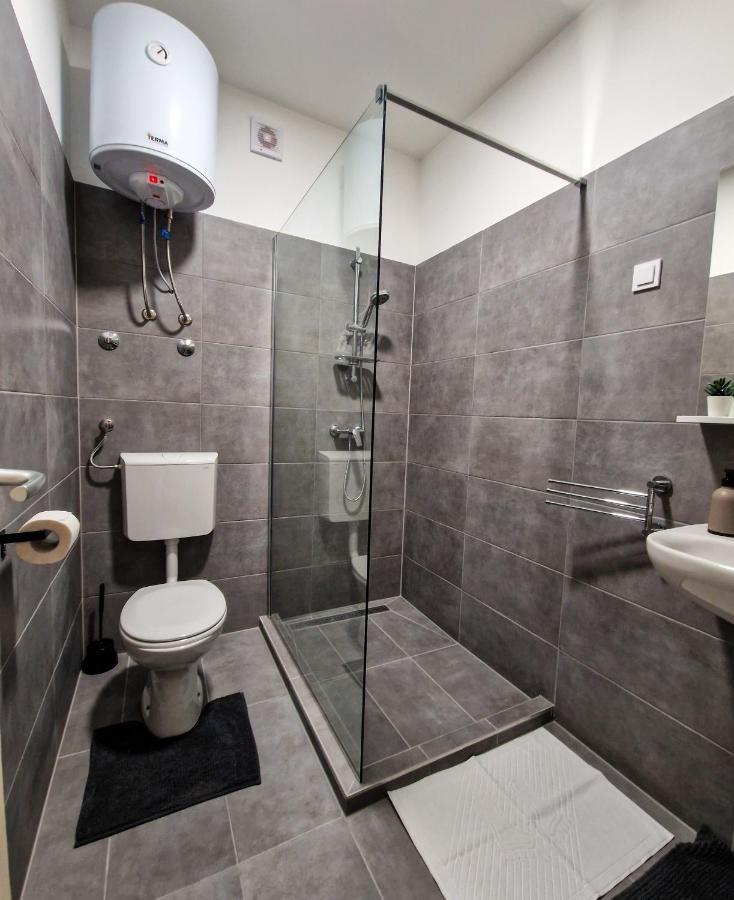 Xxl Rooms Osijek Ngoại thất bức ảnh