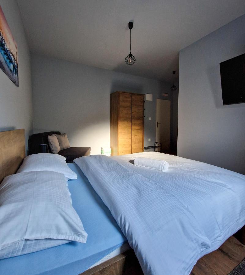 Xxl Rooms Osijek Ngoại thất bức ảnh