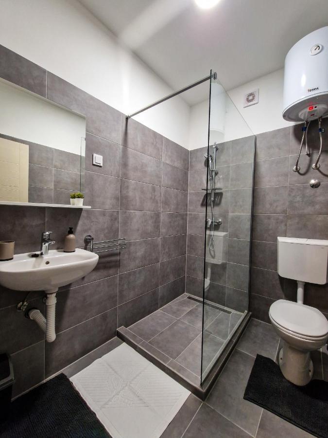 Xxl Rooms Osijek Ngoại thất bức ảnh