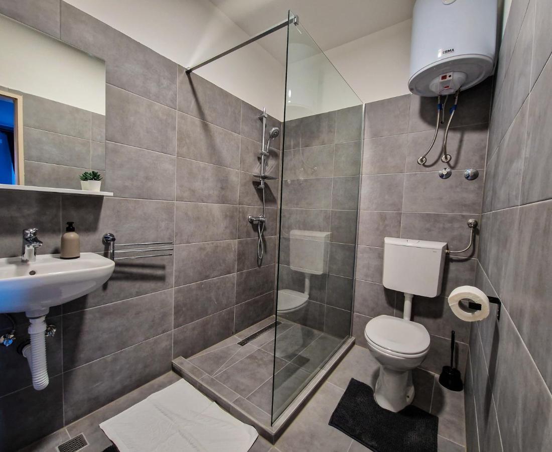 Xxl Rooms Osijek Ngoại thất bức ảnh