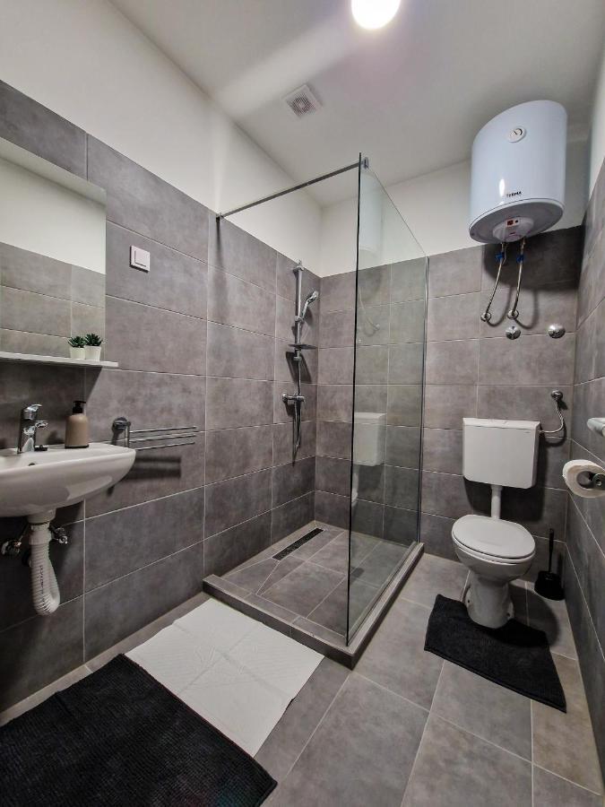 Xxl Rooms Osijek Ngoại thất bức ảnh