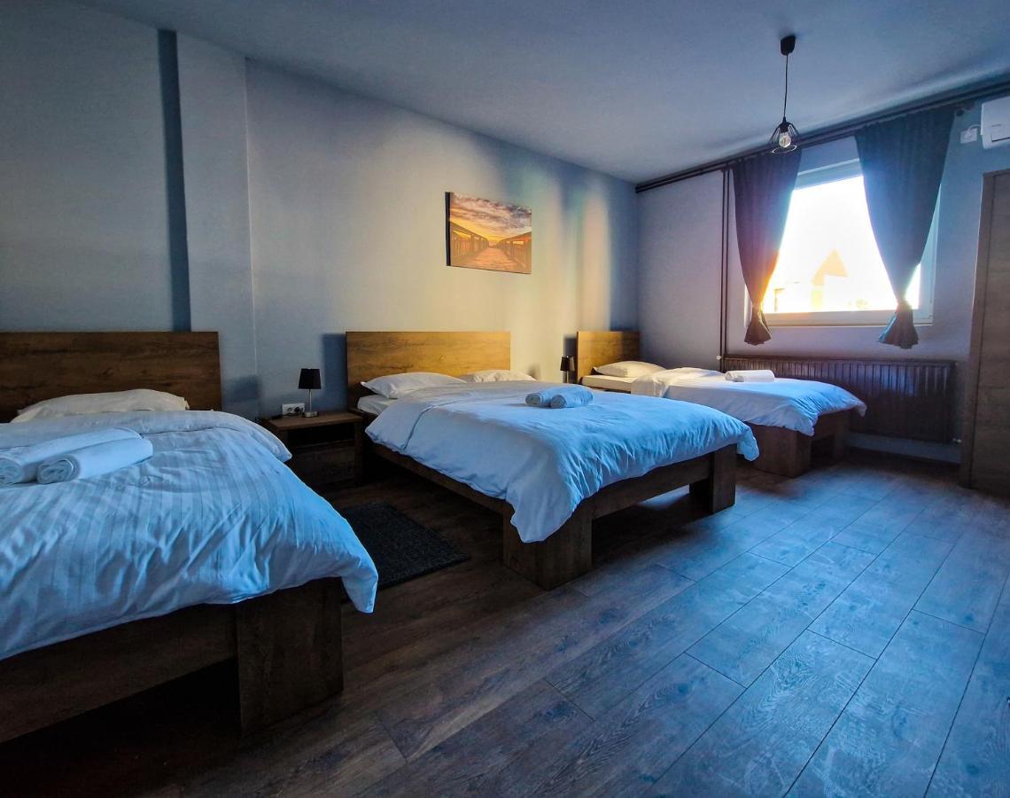 Xxl Rooms Osijek Ngoại thất bức ảnh