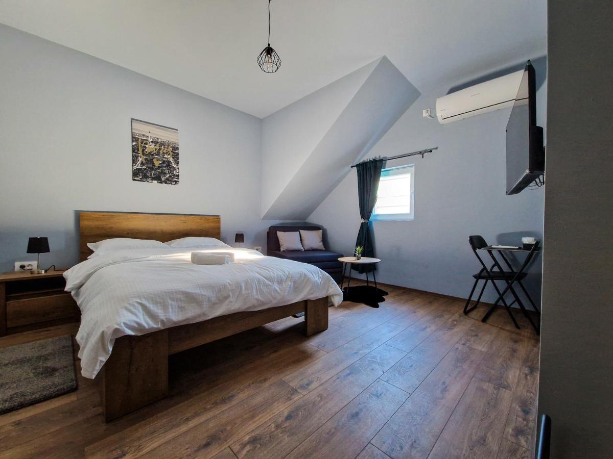 Xxl Rooms Osijek Ngoại thất bức ảnh