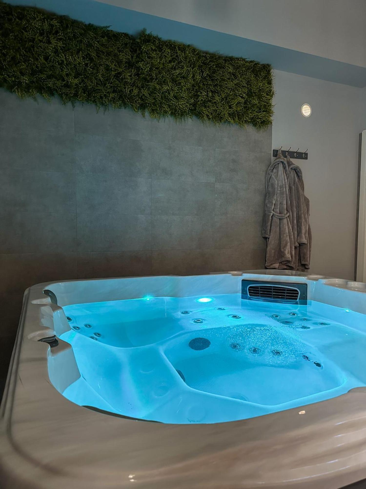 Xxl Rooms Osijek Ngoại thất bức ảnh