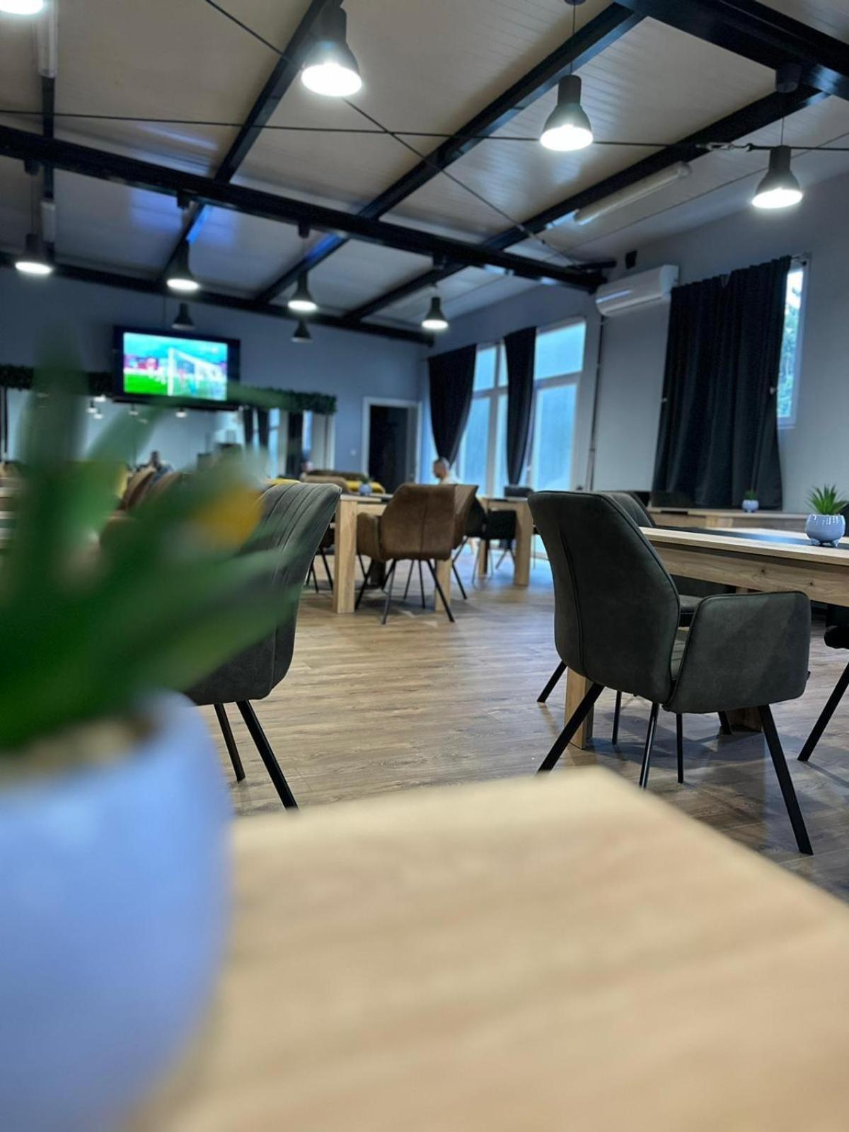 Xxl Rooms Osijek Ngoại thất bức ảnh